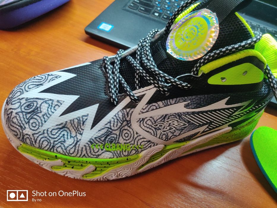 Баскетбольні кросівки