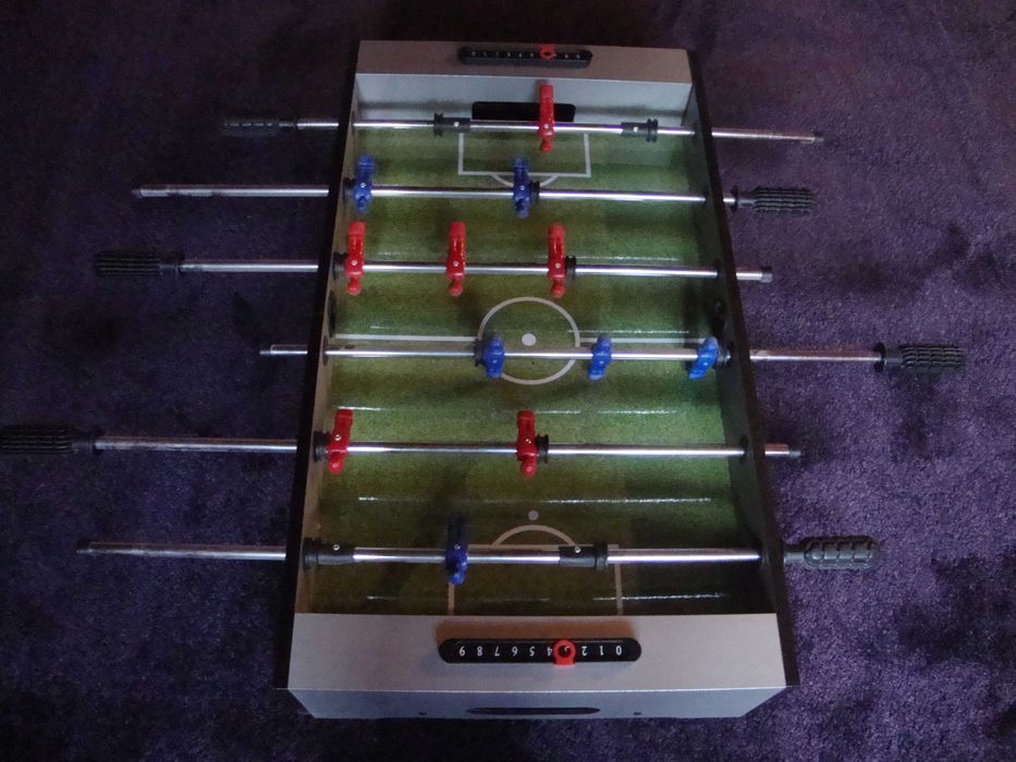 Stół do gry w piłkarzyki w stanie Idealnym