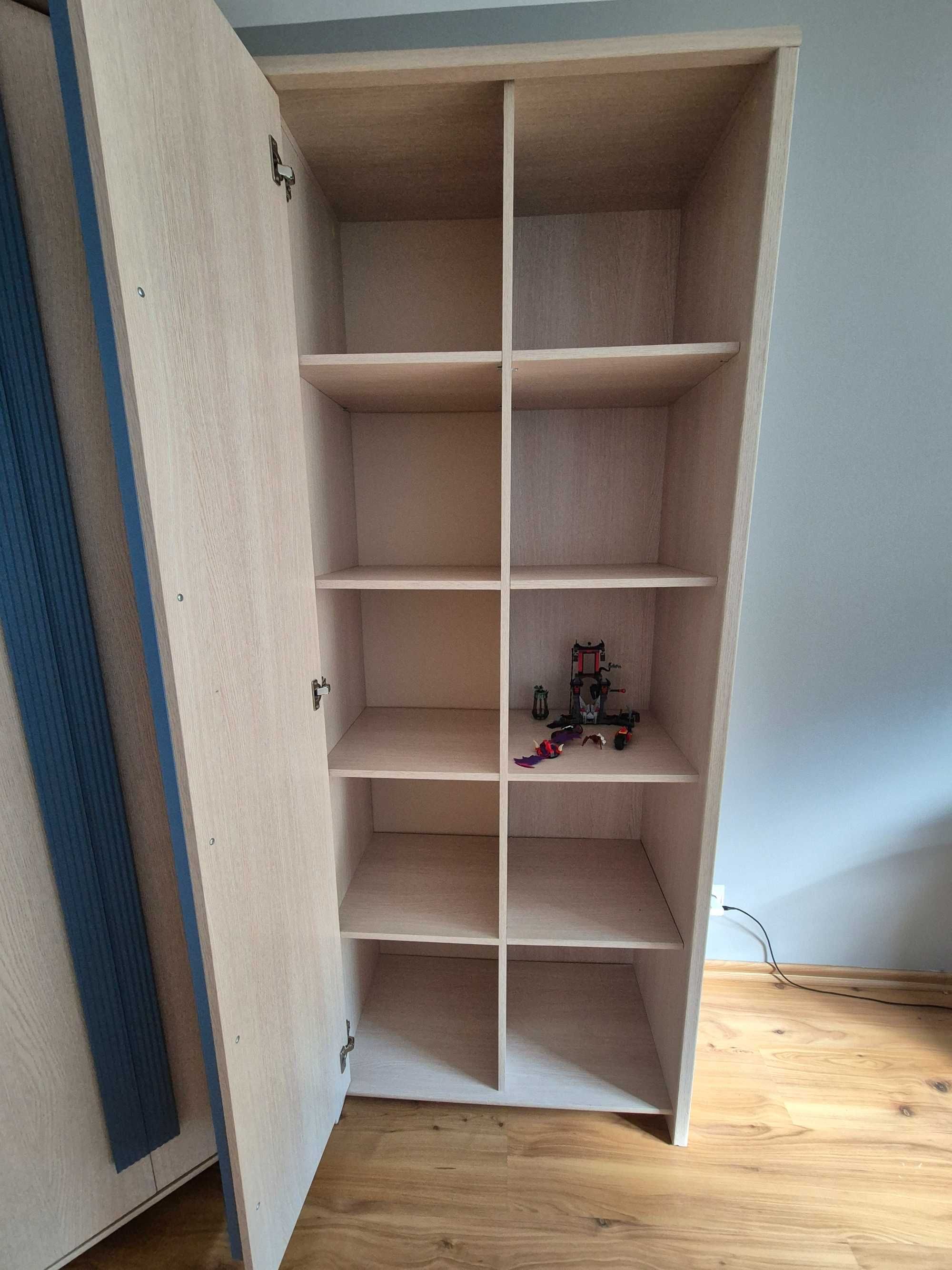 Meble do pokoju chłopięcego.