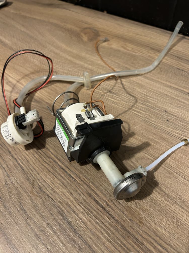 Pompa przepływomierz Delonghi ecam23.460