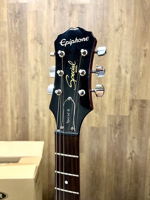 Электро гитара Epiphone Комбоусилитель Fender