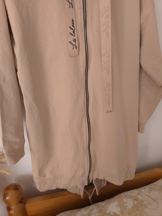 Długa asymetryczna beżowa bluza kaptur la lalous L