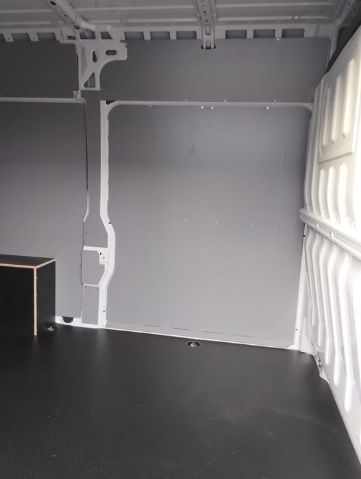 Zabudowa przestrzeni ładunkowej F.Ducato L2H2