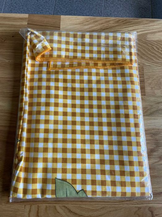 Toalha de Mesa Quadrangular NOVA