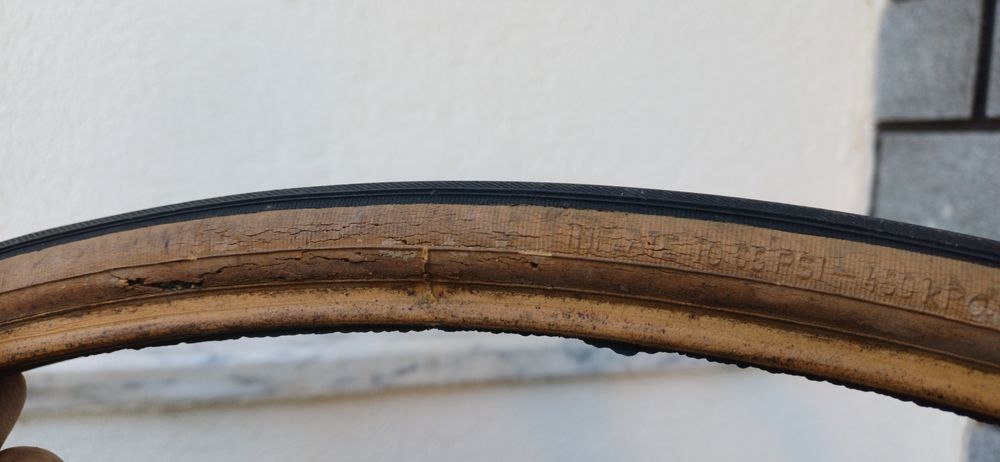 Pneus 700x28C made in República Checa