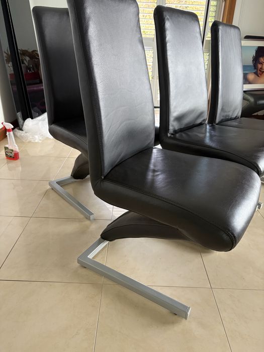 6 Cadeiras em pele preta