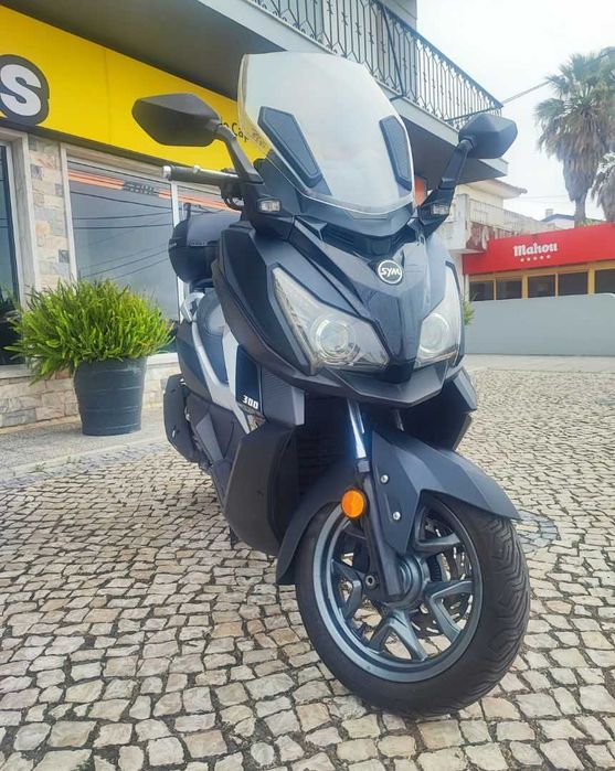 Cruisym 300 , revisão feita, pneus novos, top case