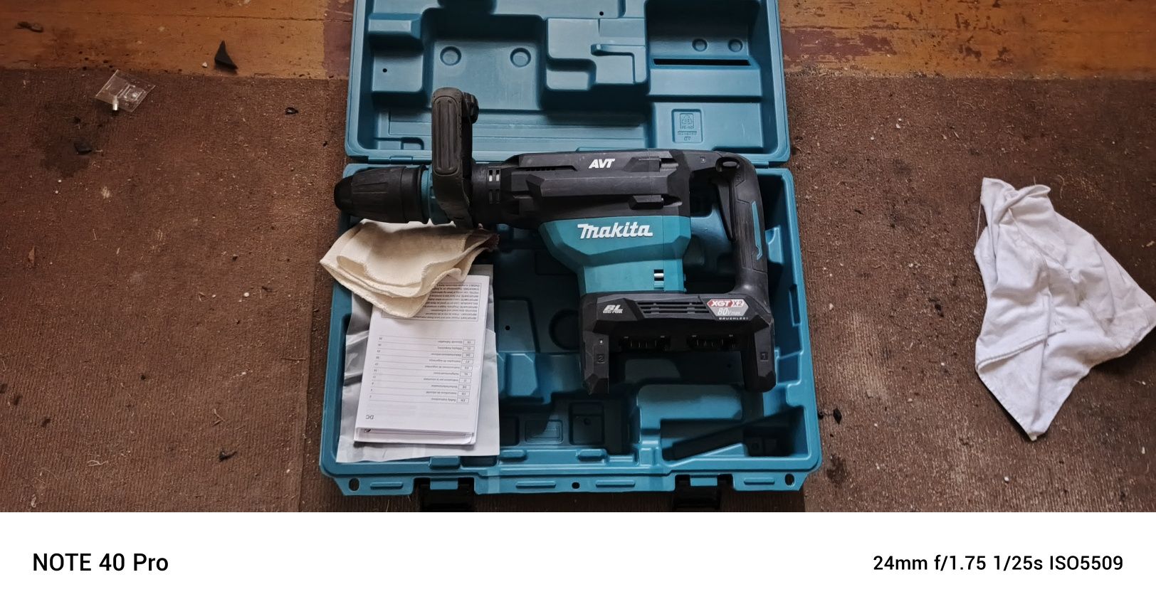Makita młot wyburzeniowy  HM002 XGT