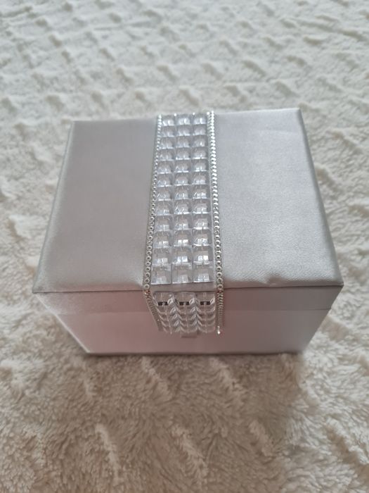 Kuferek na biżuterię