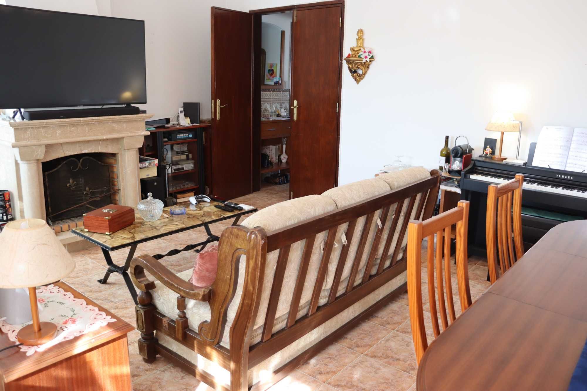 Conjunto de Sofás Antigos (Sofá 3L + Poltrona)