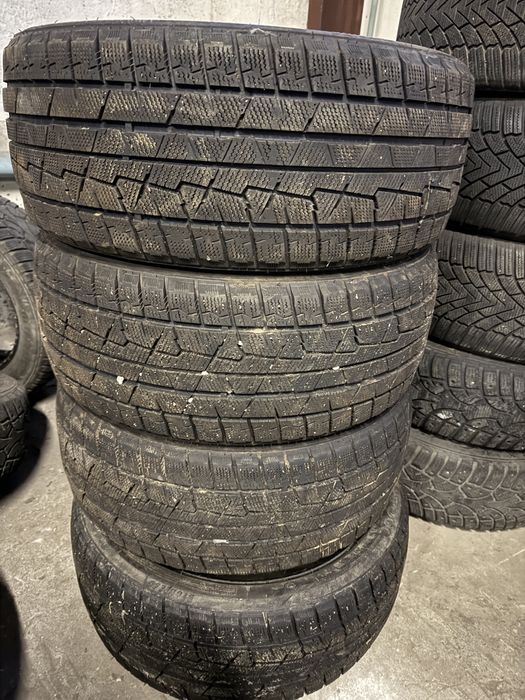 Зимова гума 245.40r20Comforser