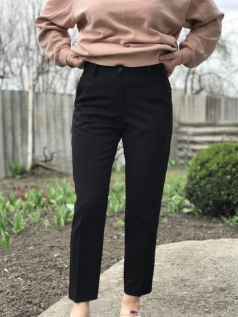 Класичні жіночі чорні брюки