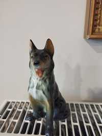 Piękna figurka psa owczarek niemiecki
