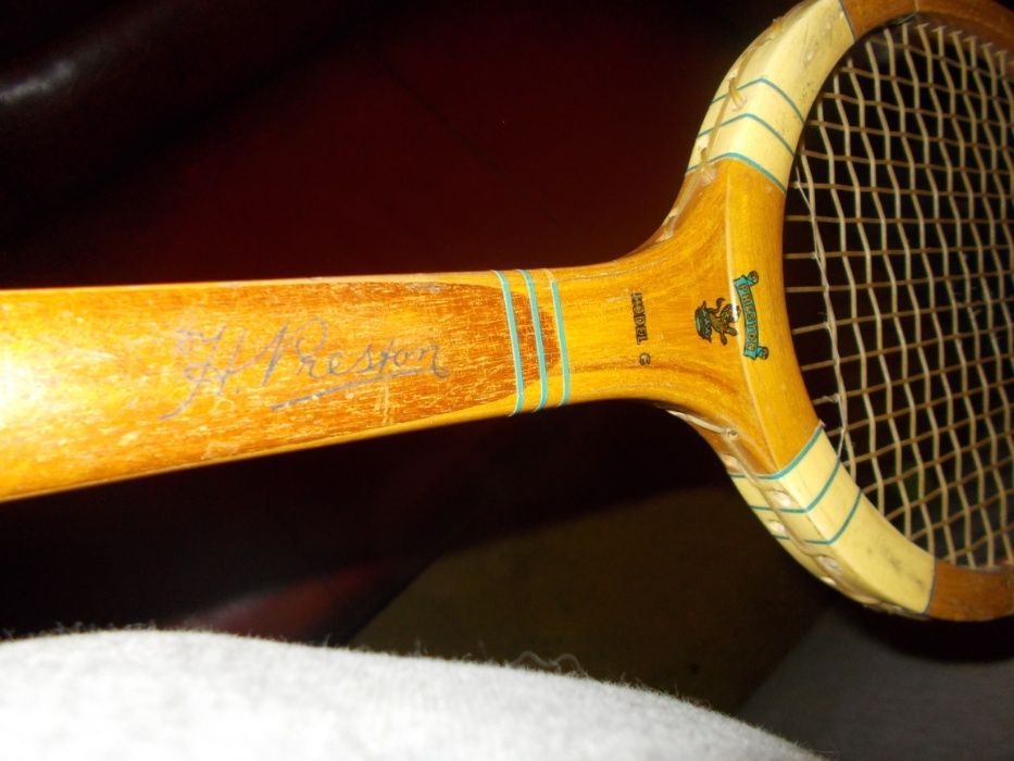 rakieta do tenisa Preston drewniana z autografem.