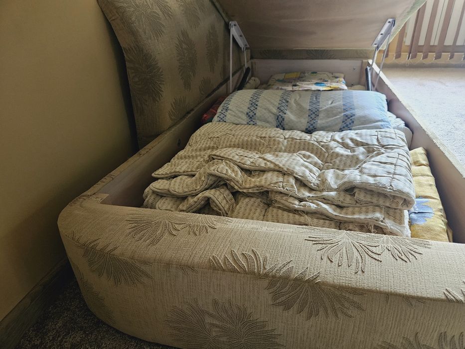 Ліжко односпальне, диван  розкладне з підйомним механізмом