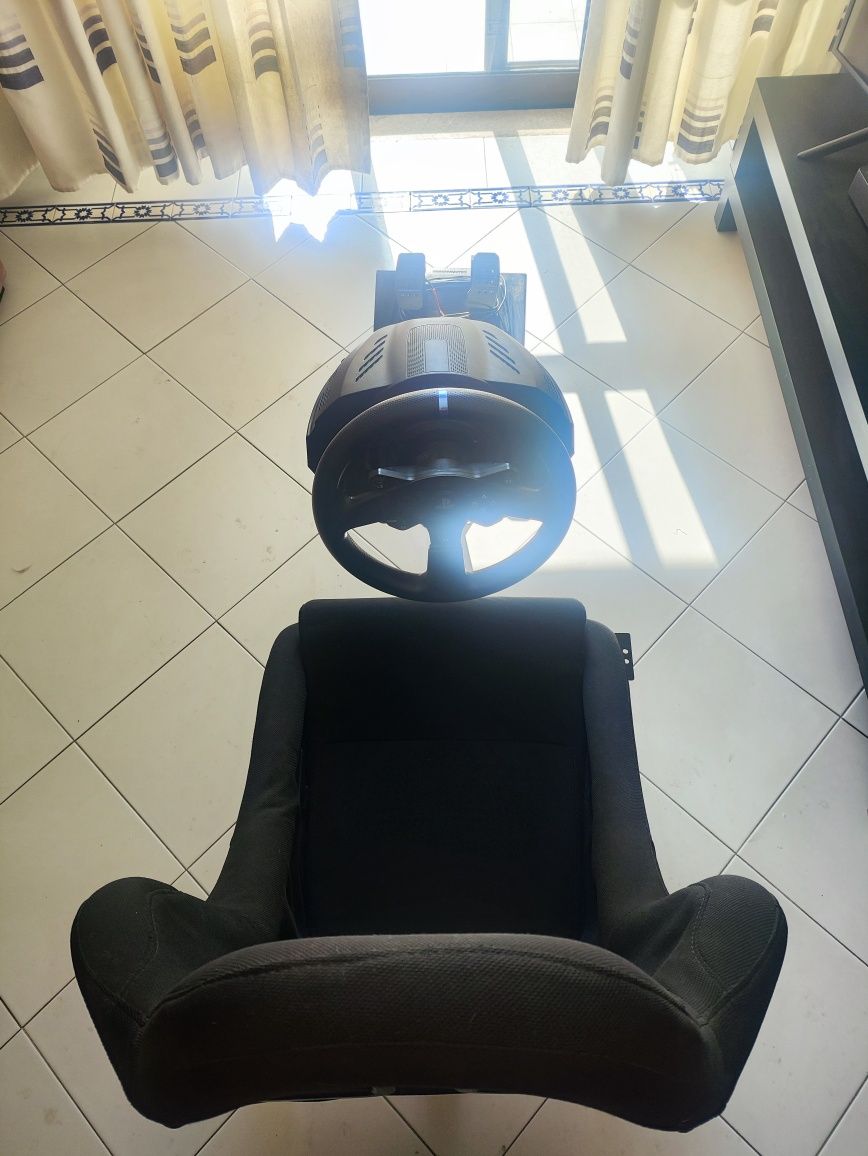 Thrustmaster t300rs com baquete
