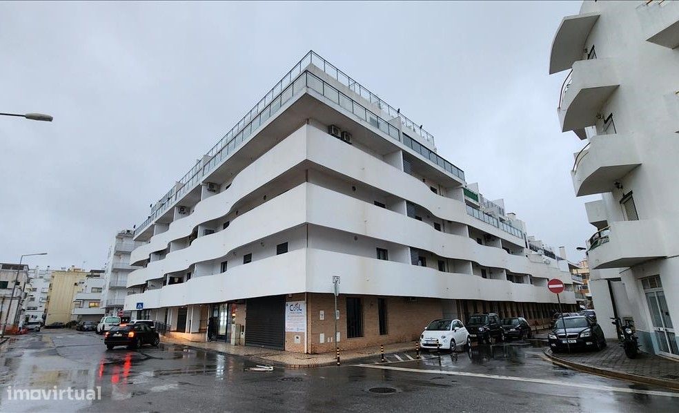 Apartamento T1 no centro de Olhão, inserido no edifício “Ondas do Mar”