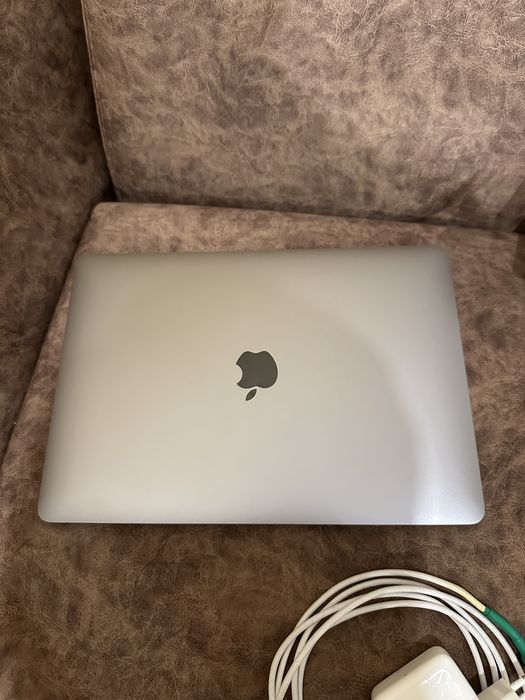 MacBook Air M1 8/256, стан 9,7 можливий розумний торг