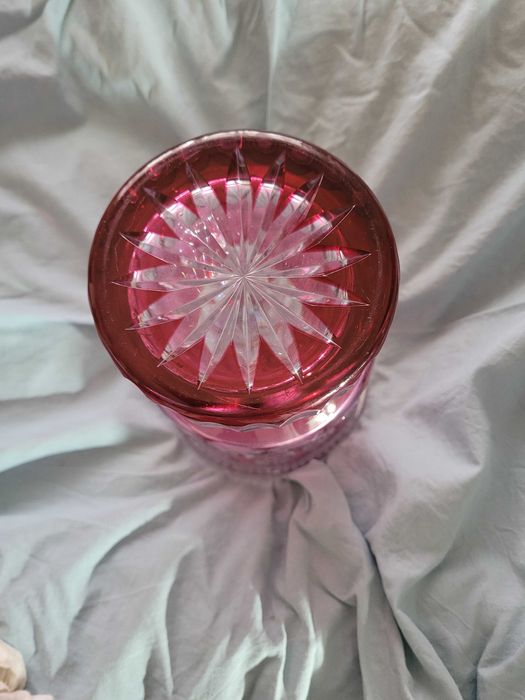 vaso de cristal vermelho