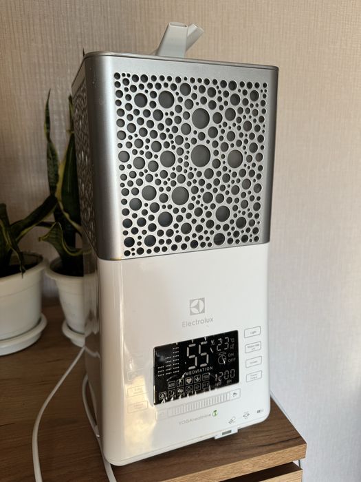 Зволожувач повітря Electrolux EHU-3815D на 6,3 літри