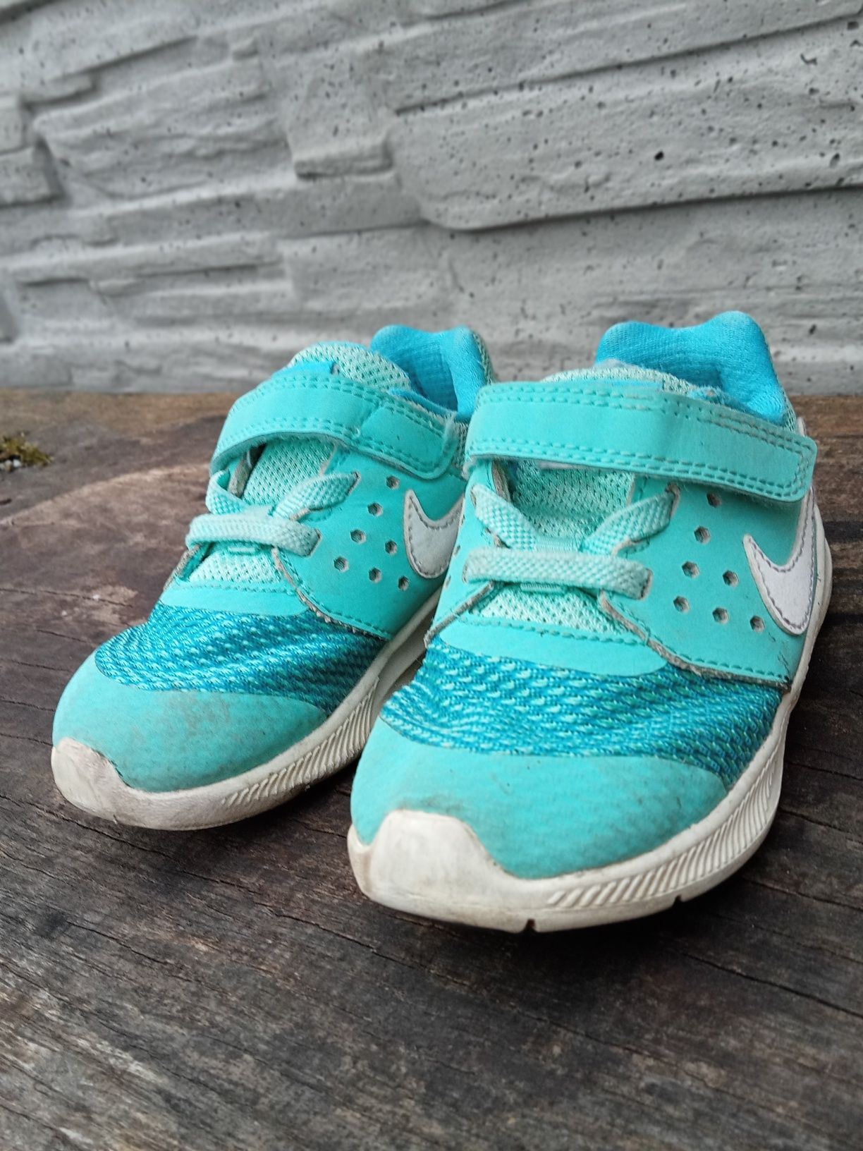 Sportowe buty dla dziecka dziewczynki Nike 23 turkusowe do biegania