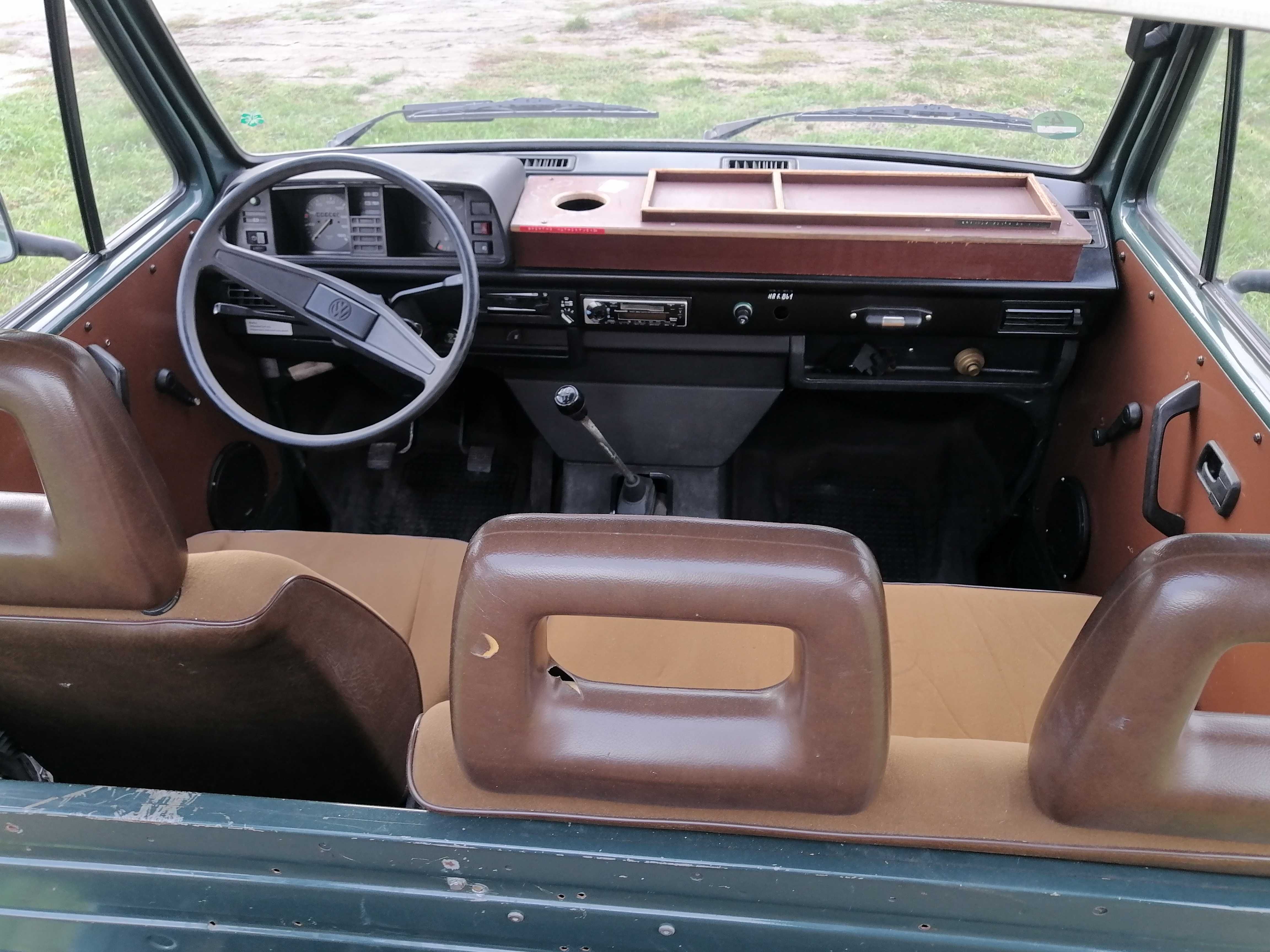 volkswagen t3 bardzo nietypowy model, z tyłu możliwość spania