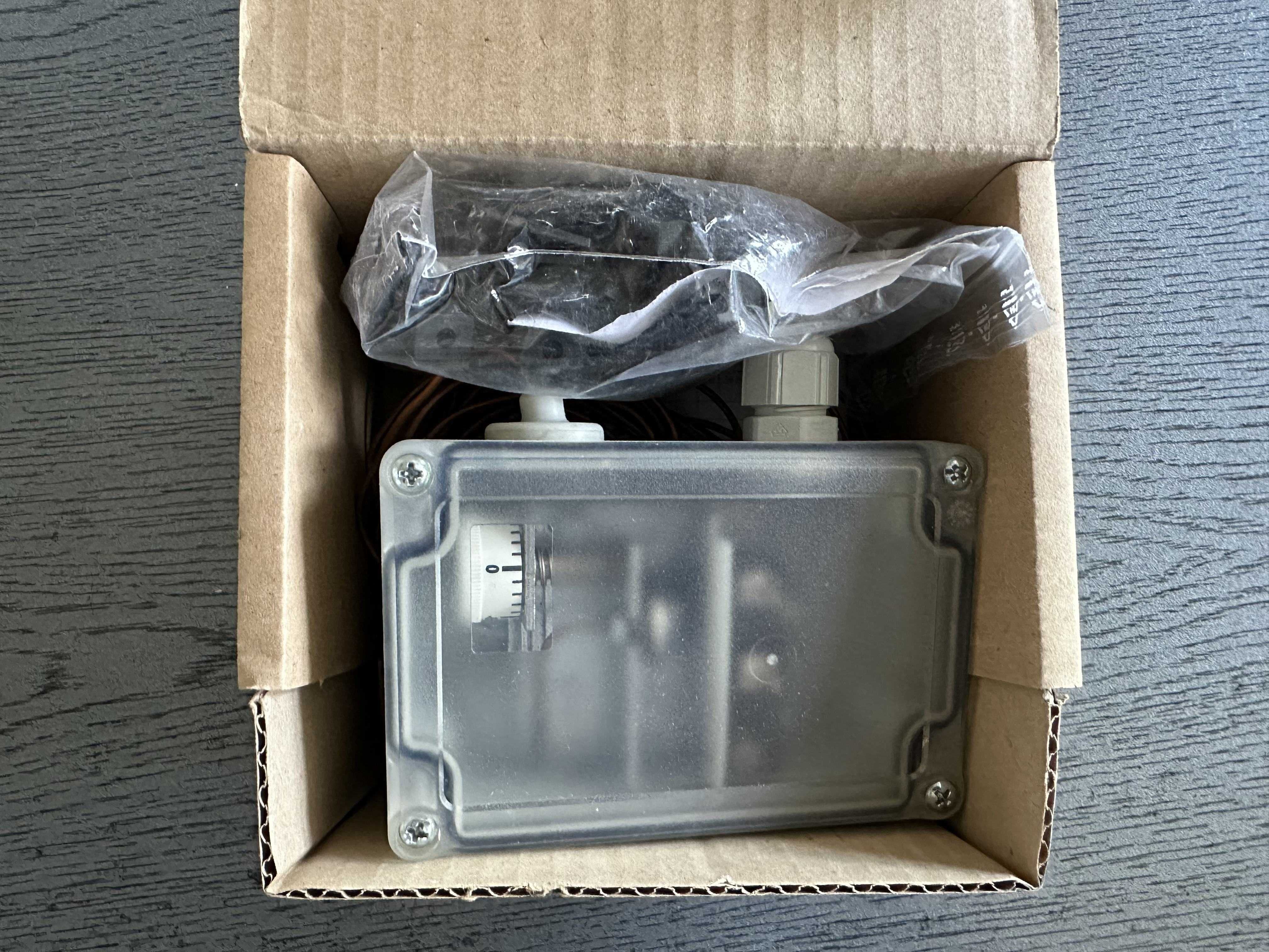 Termostat przeciwzamrożeniowy Frost STT903 Schneider Electric