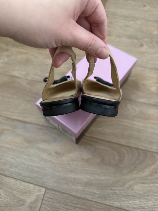 Легкі туфлі без підборів