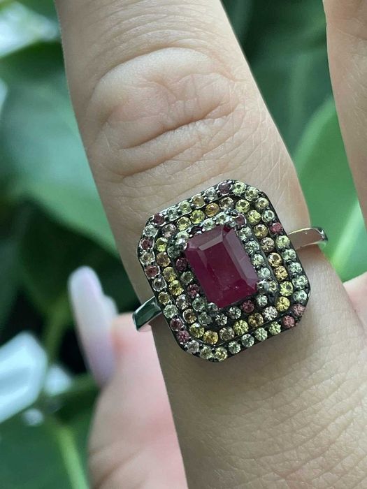 Серебряное кольцо 925 пробы с рубином и цветным сапфиром. Р.19.25