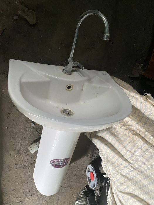 Умывальник керамический