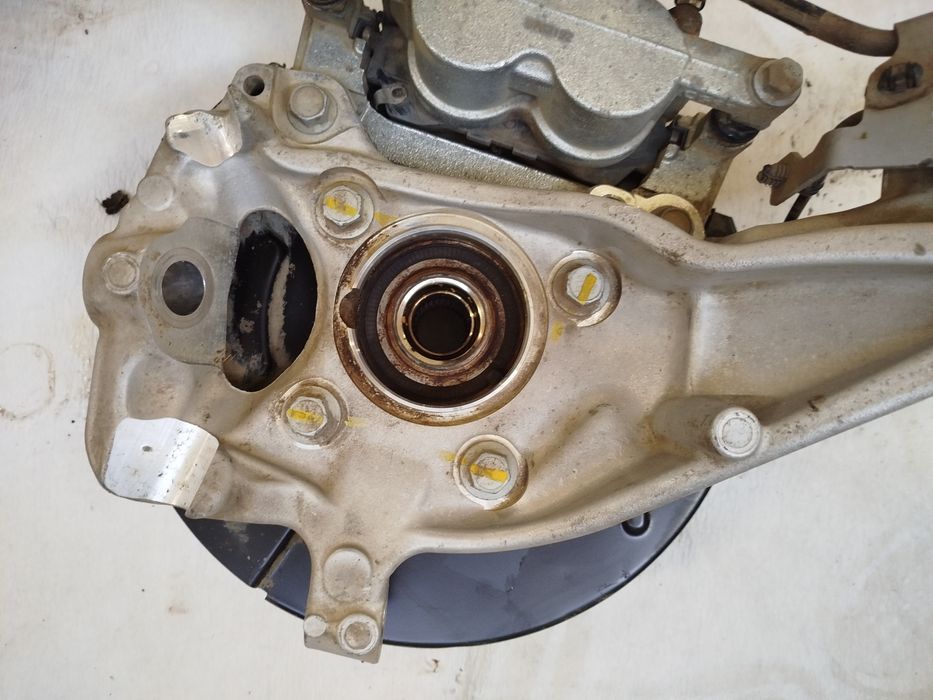 Zwrotnica piasta lewa przednia Ford Ranger VI z 2023