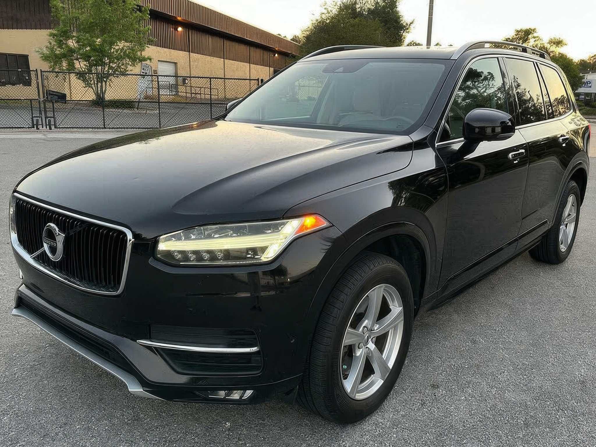 2017 Volvo XC90 T5 Momentum