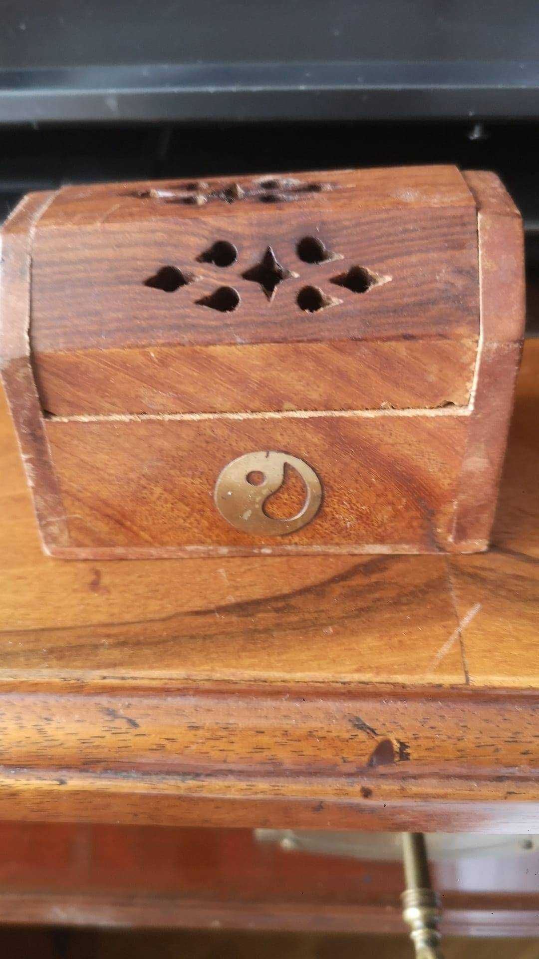 Mini małe drewniane pudełko na kadzidełka