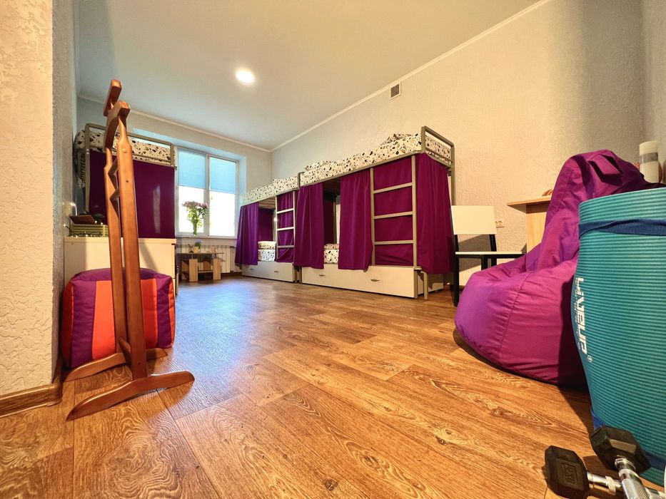 Место в комнате для ВПО, правый берег Киев! Без залога!