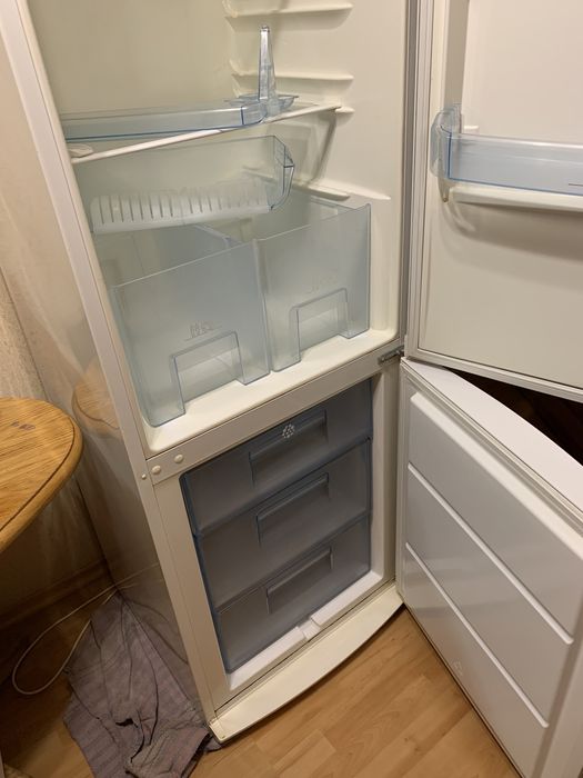 Холодильник Електролюкс