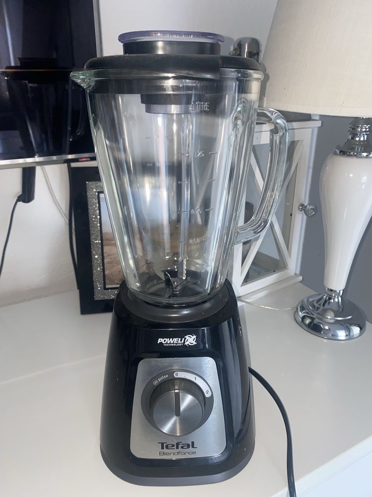 Czarny blender kielichowy Tefal szklana misa