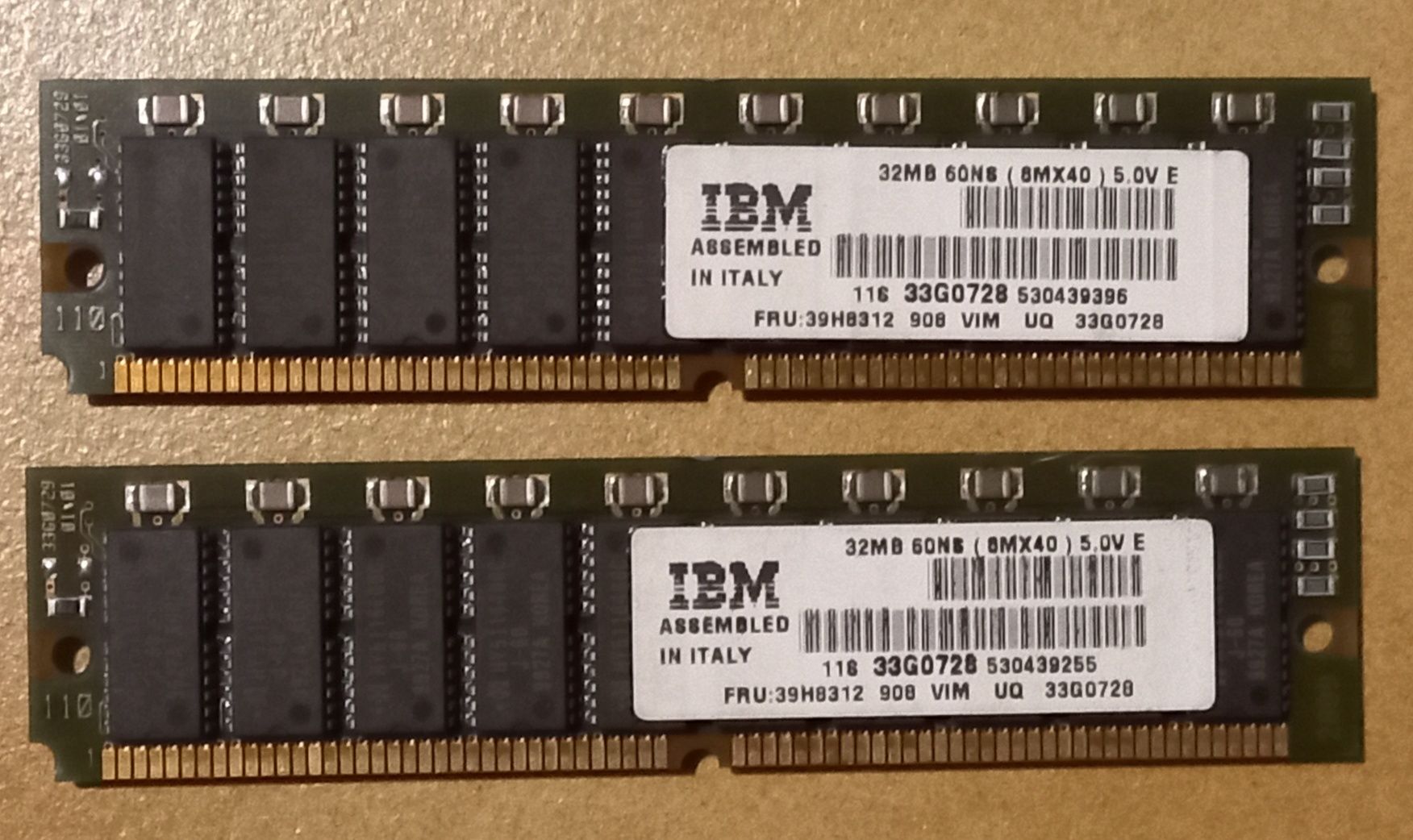 Memórias IBM de 32 MB