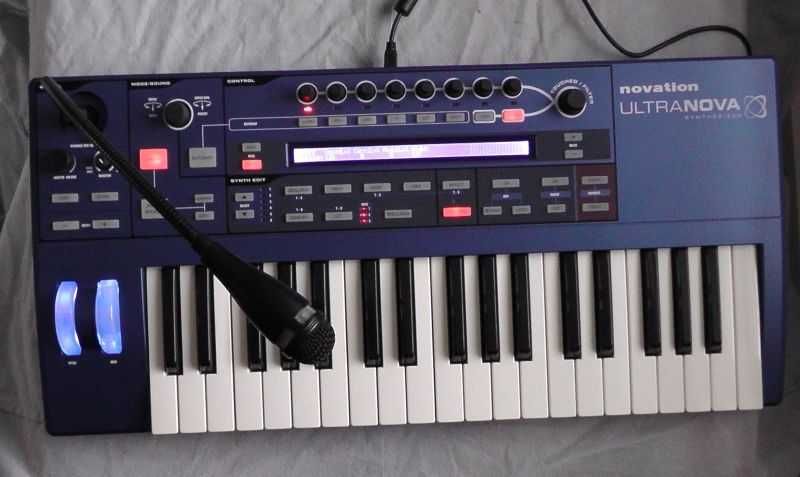 Novation Ultranova mikrofon kabel karton firmowy