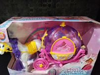 Koń z kareta  lalka barbie jeździ Świeci