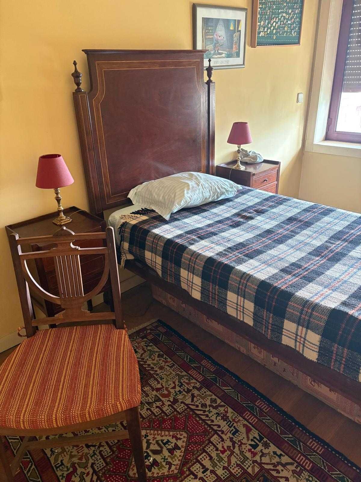 Conjunto de cama + 2 mesas de cabeceira
