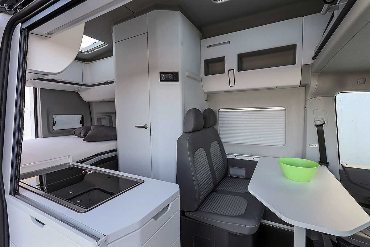 Wynajem kampera campervana 4-osobowy nowa VW Grand California Limited