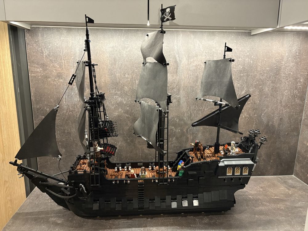 LEGO Piraci z Karaibów - Czarna perła - atak Krakena
