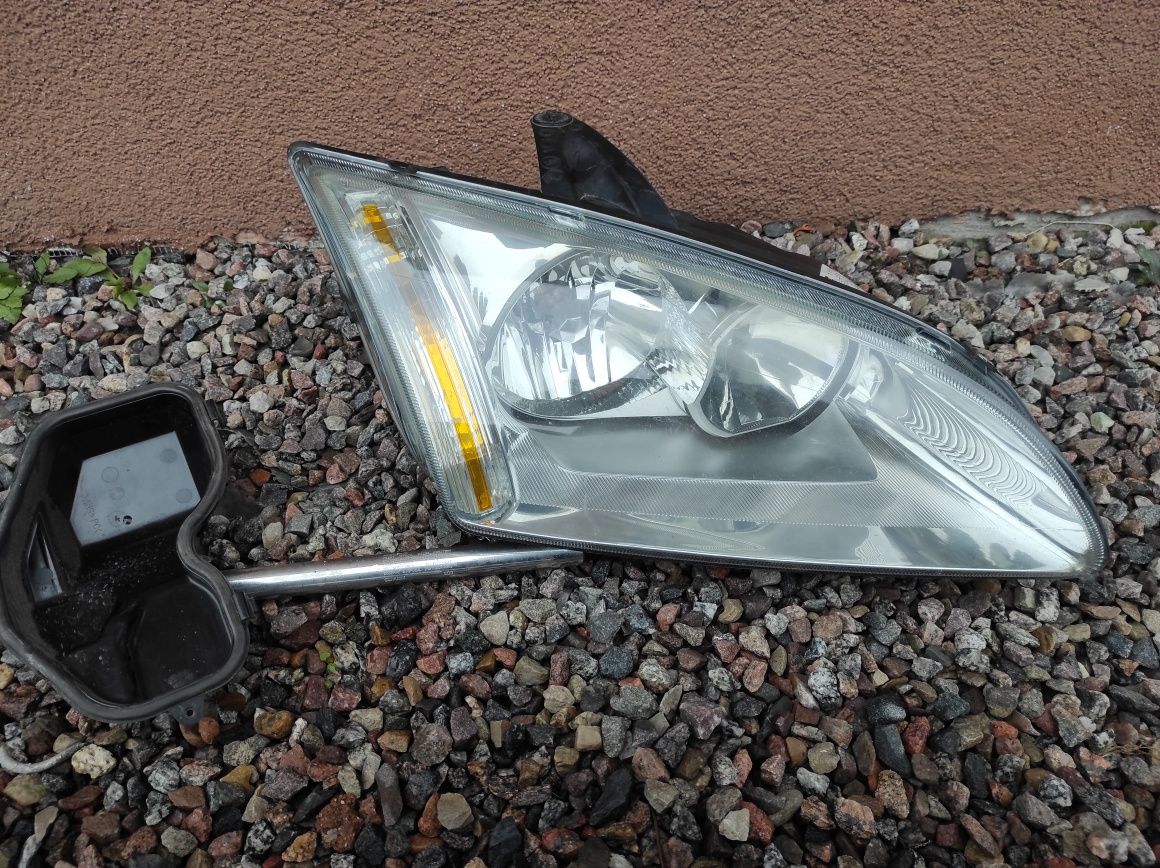 Lampa przednia prawa Ford Focus II