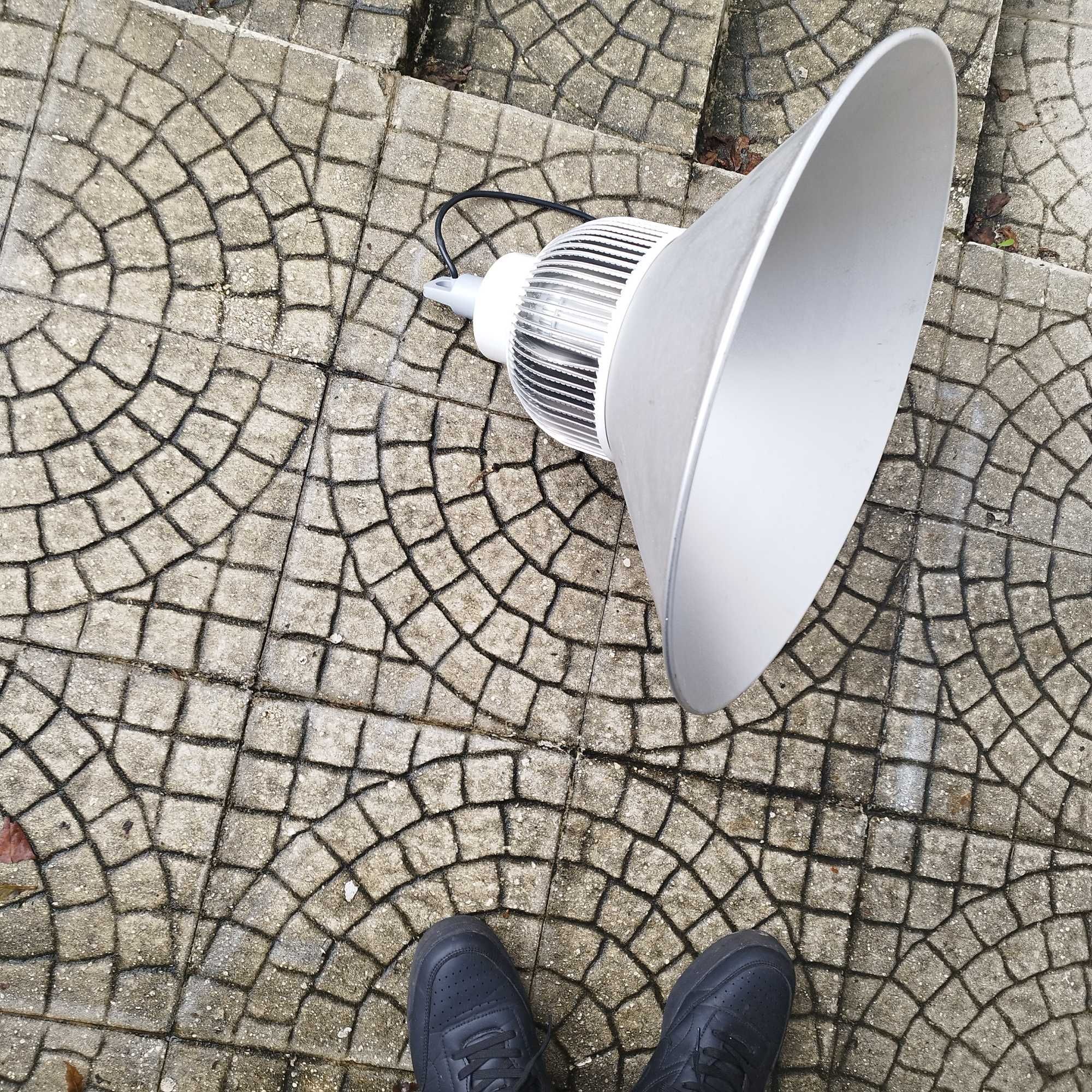 Focos led 100 watts para pavilhão industrial