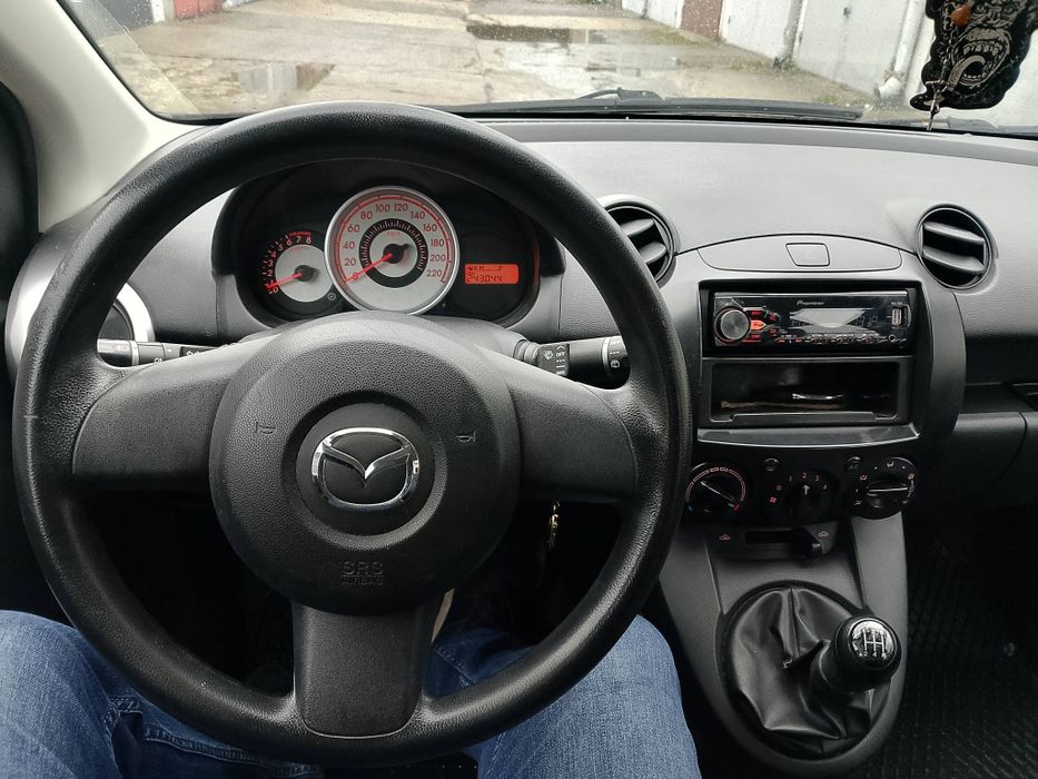 Mazda 2  1.3i 2009r
