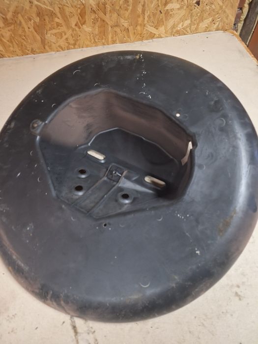Osłona koła zapasowego Mercedes r129