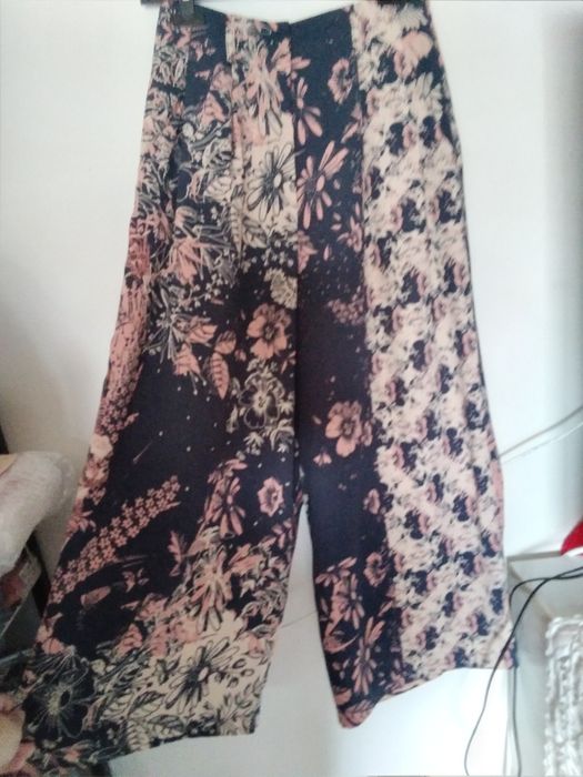 Calças pantalonas SISLEY tamanho S, cintura 65cm