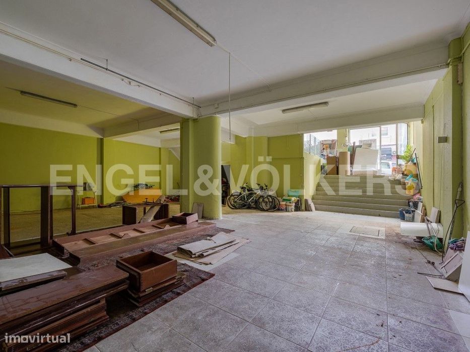 Loja ampla em Arroios