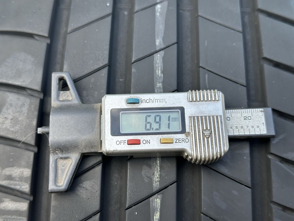 Літні шини 235/40/19 Bridgestone Turanza T005 резина летняя