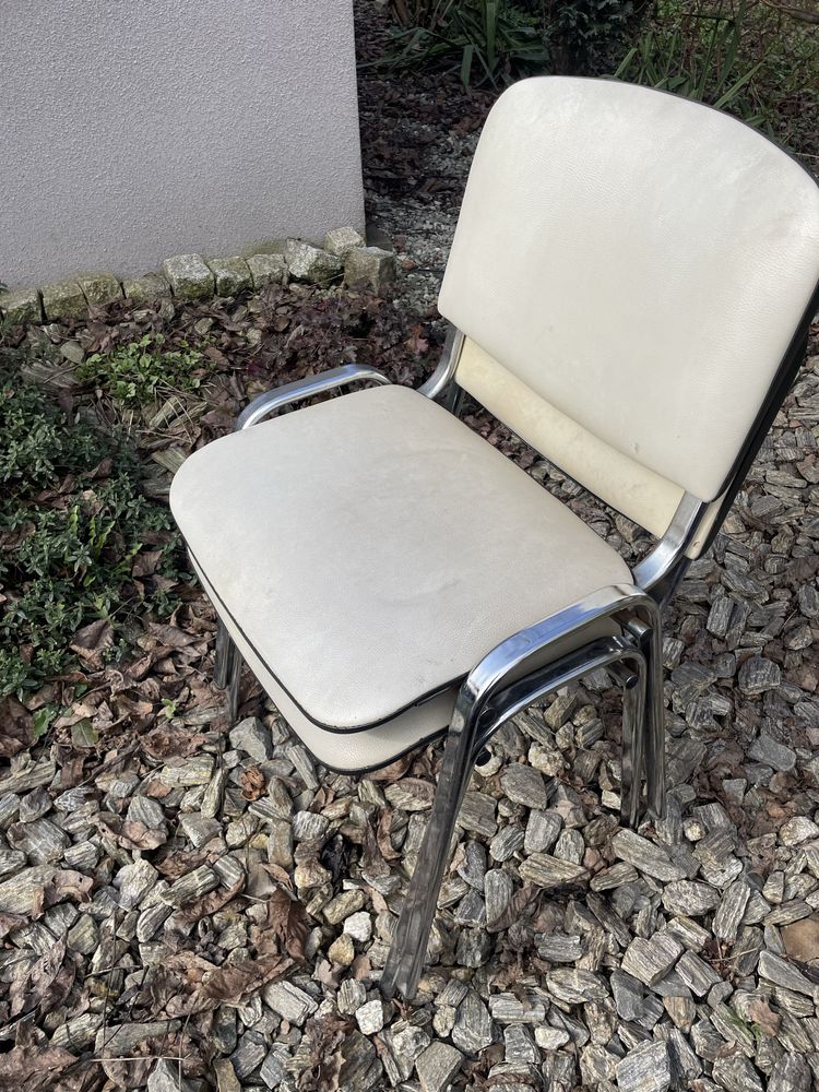 Krzesło konferencyjne skórzane białe krzeslo metalowe skorzane